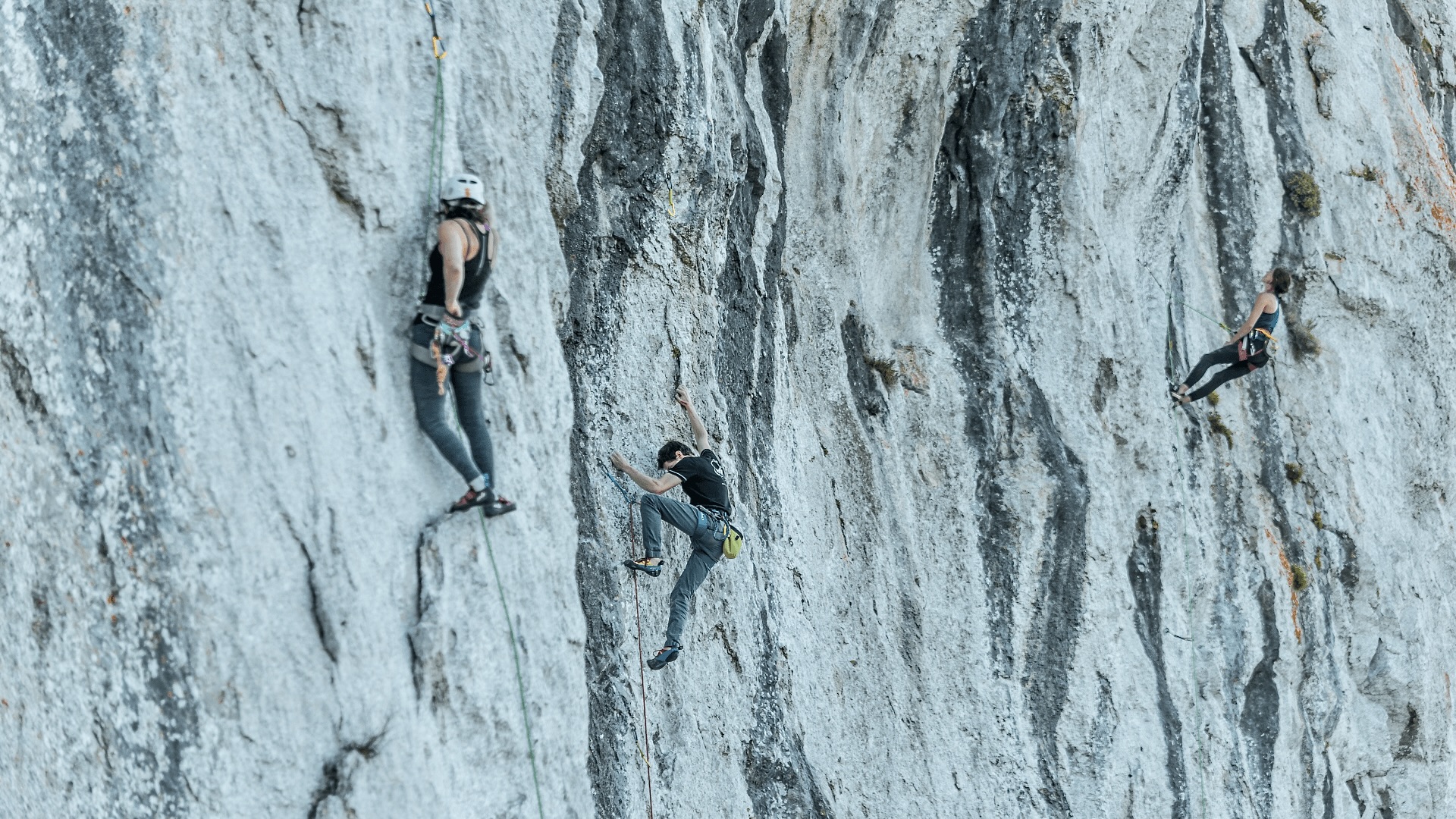 Escalade sur le Roc d'Anglars à Saint Antonin Noble Val