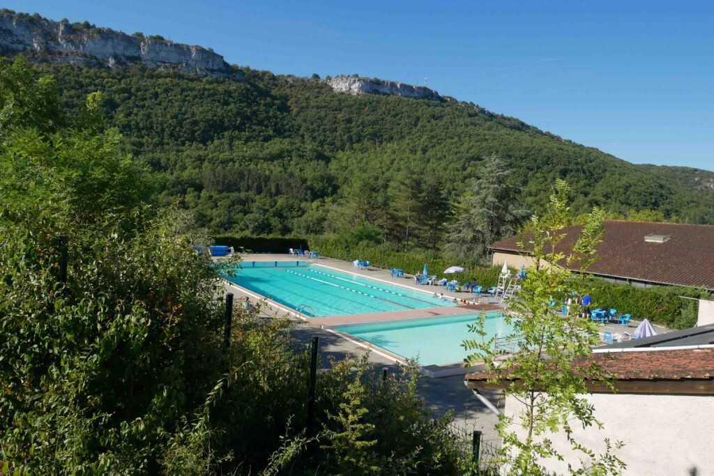 Piscine de Saint Antonin Noble Val Tarn et Garonne vue de haut
