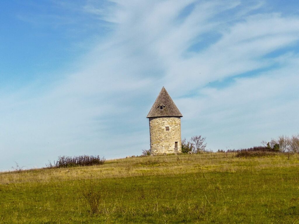 PR4 Caylus: Walk from the hamlets of Burguet to La Salle